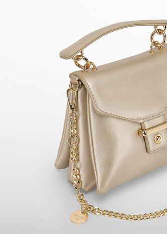 FC-32-07-C5-A9-C8-DF-4A-D5-6C-FE-E3-A7-D0-E0-04