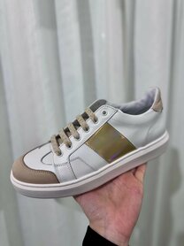 SNEAKER WIT GOUD